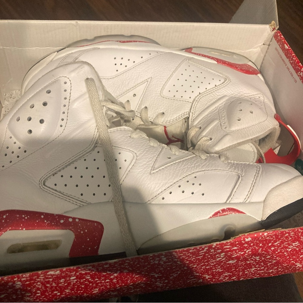 AJ6 Red Oreo Size 10.5 (USED, damaged box)
